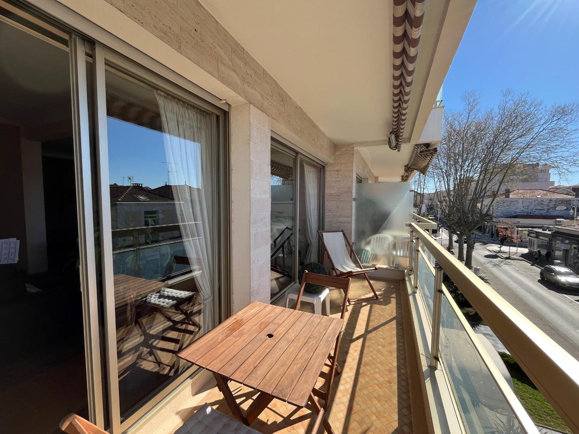 Arcachon: T2 Bis Proche Centre Et Avec Parking - Fr-1-319-595 Apartment *